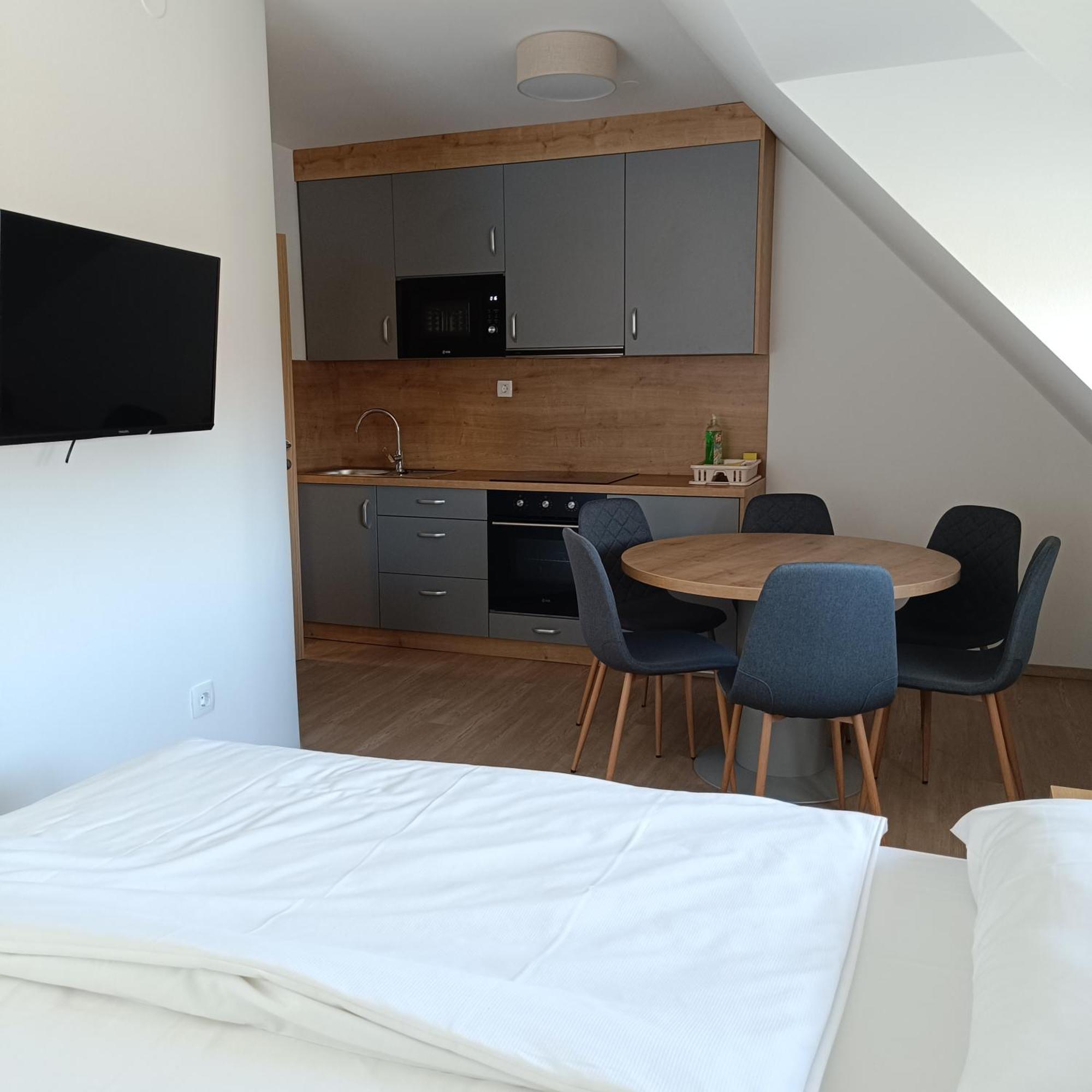 פודצ'טרטק Guesthouse Haler מראה חיצוני תמונה